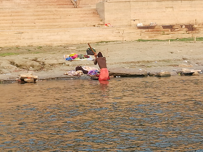 インド　女ふたり旅　バラナシ　ガンジス川