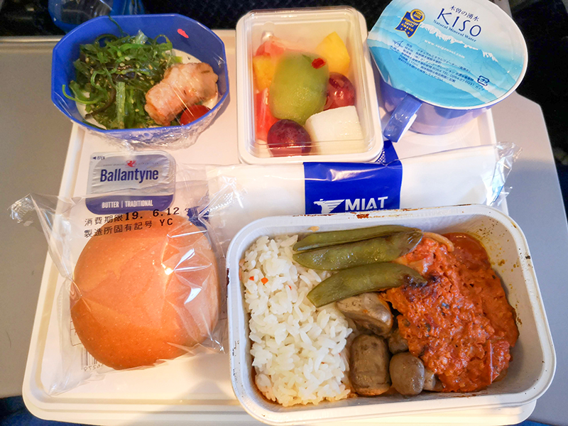 モンゴル旅行　MIATモンゴル航空　機内食
