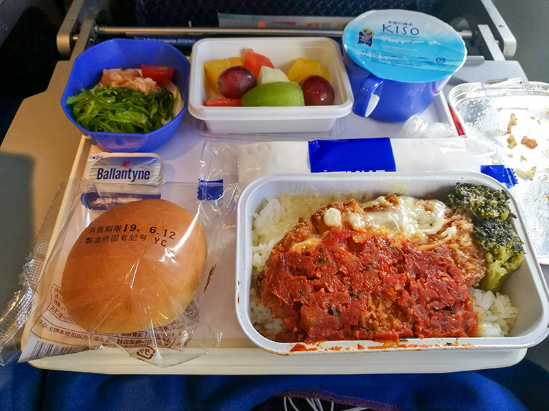 モンゴル旅行　MIATモンゴル航空　機内食