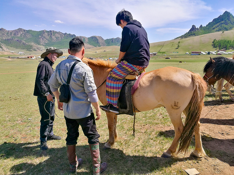モンゴル旅行　乗馬体験