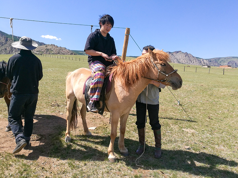 モンゴル旅行　乗馬体験