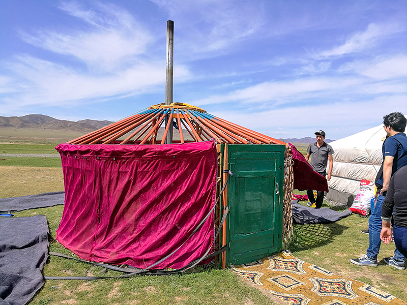 ゲルの組み立て体験　遊牧民　モンゴル