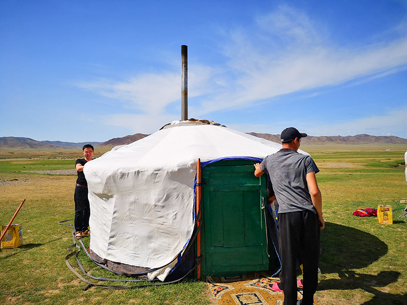 ゲルの組み立て体験　遊牧民　モンゴル