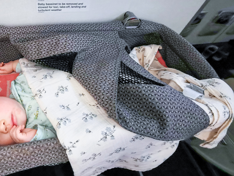 フィジーエアウェイズ バシネット 赤ちゃん連れ海外旅行