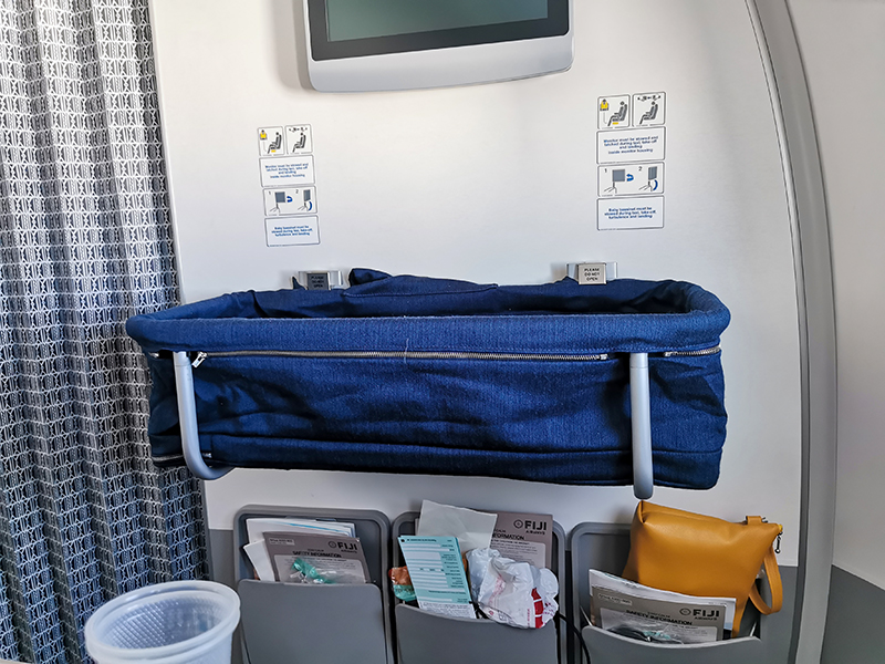 フィジーエアウェイズ バシネット 赤ちゃん連れ海外旅行